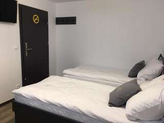 Отели эконом-класса Kimanoclegi Ополе Двухместный номер с 1 кроватью или 2 отдельными кроватями и собственной ванной комнатой-1