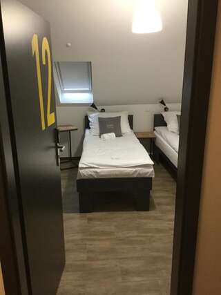 Отели эконом-класса Kimanoclegi Ополе Двухместный номер с 2 отдельными кроватями и собственной ванной комнатой-4